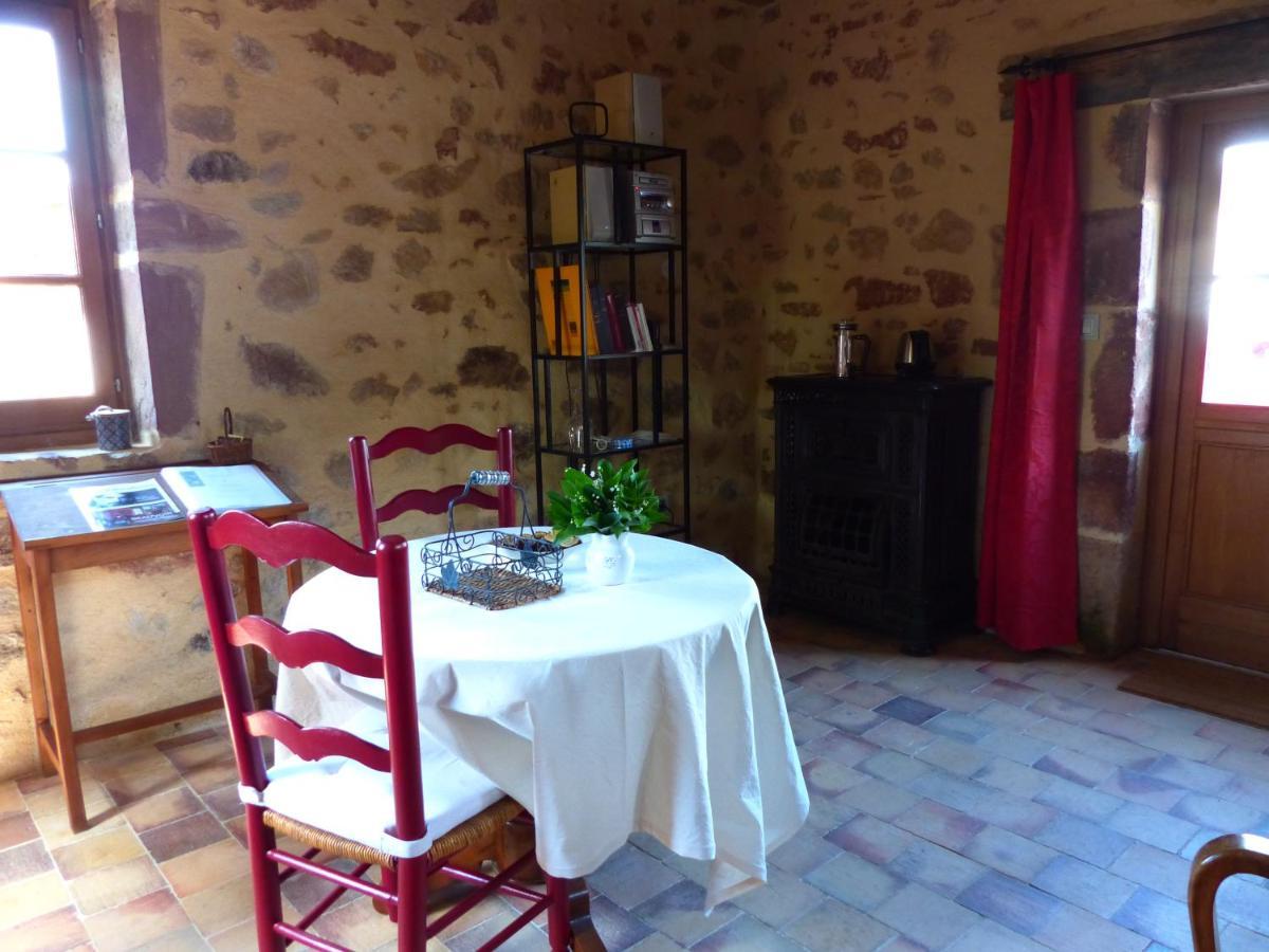 L'Abrejou Bed and Breakfast Le Donjon Buitenkant foto