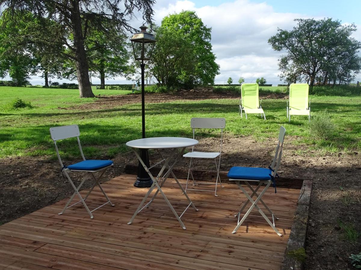 L'Abrejou Bed and Breakfast Le Donjon Buitenkant foto