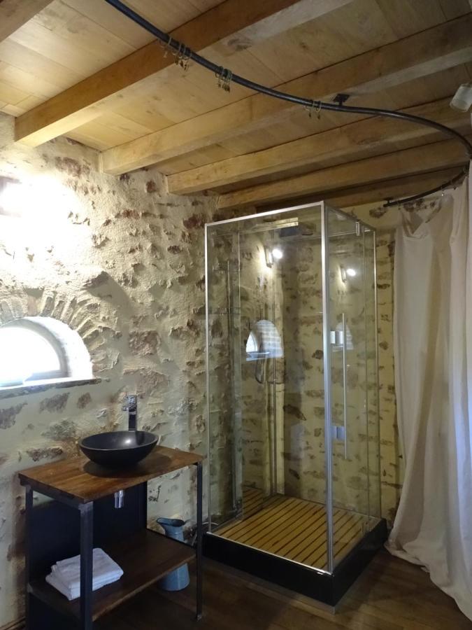L'Abrejou Bed and Breakfast Le Donjon Buitenkant foto